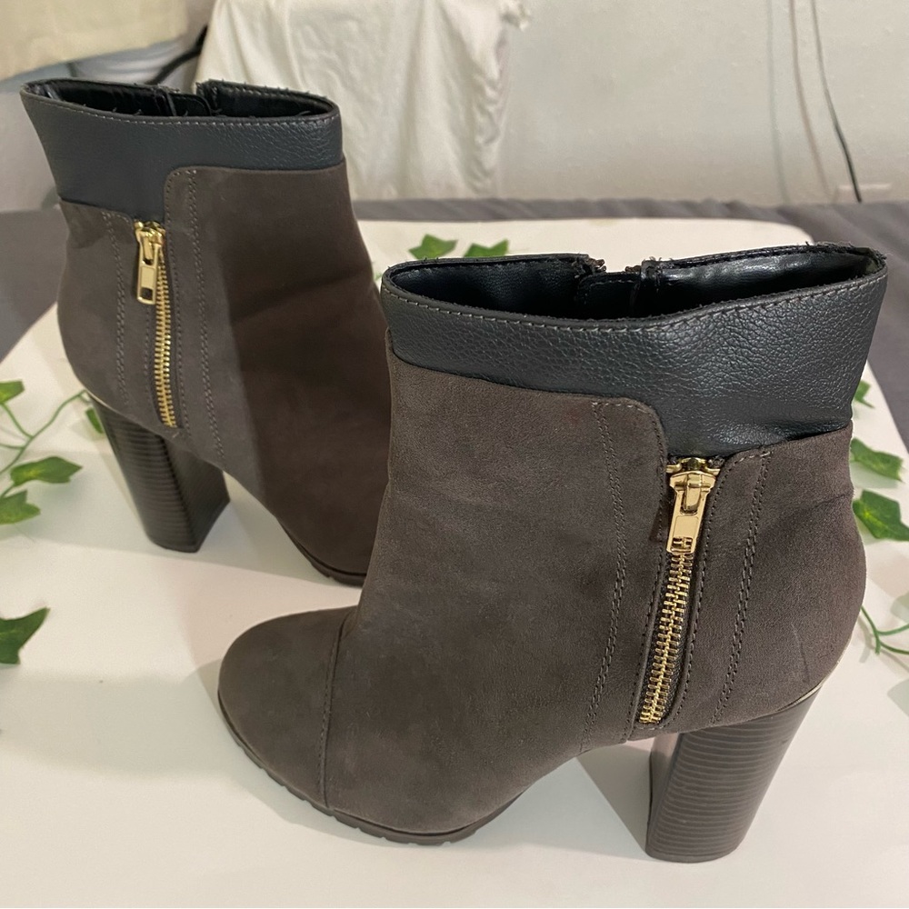 Juicy couture gray boots 71/2 - Picture 9 of 16